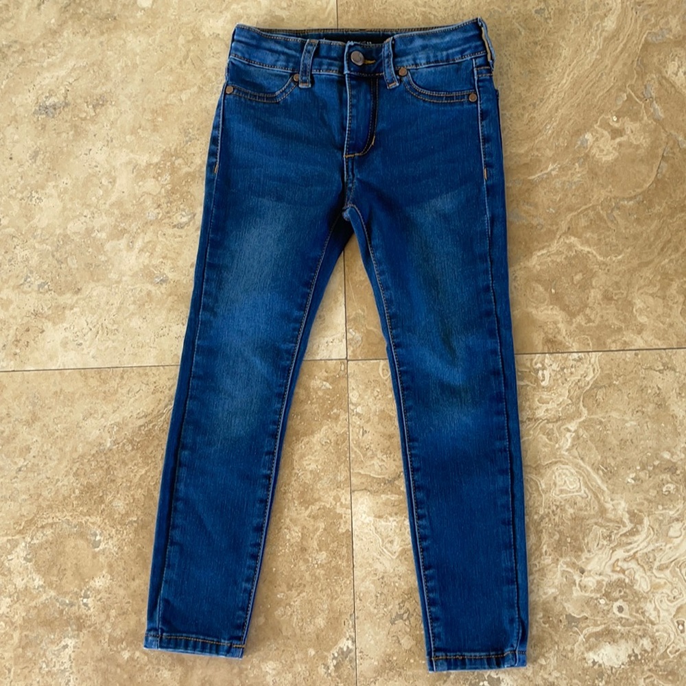 Little girls stretchy blue jeans